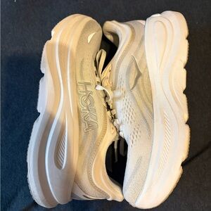Hoka Women’s Bondi 9